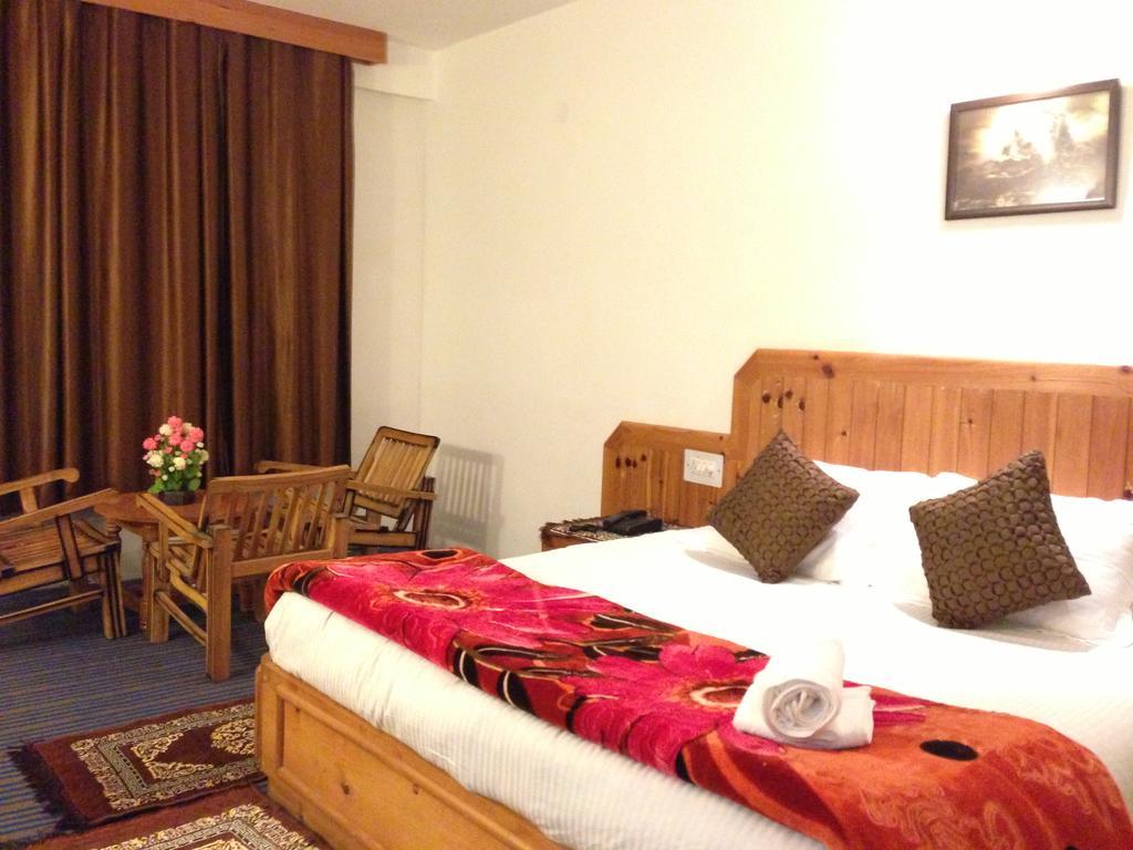 מנאלי Akash Hills Hotel מראה חיצוני תמונה