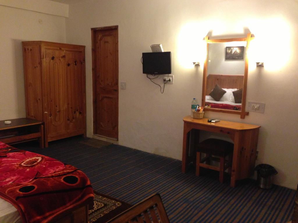 מנאלי Akash Hills Hotel מראה חיצוני תמונה