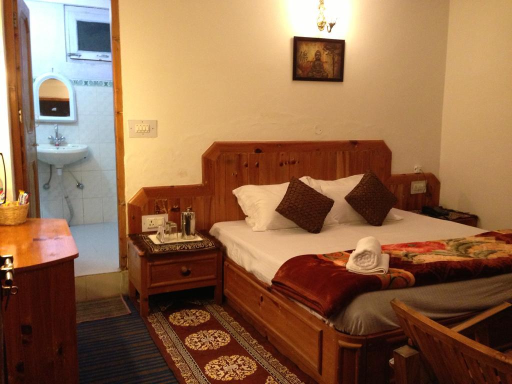 מנאלי Akash Hills Hotel מראה חיצוני תמונה