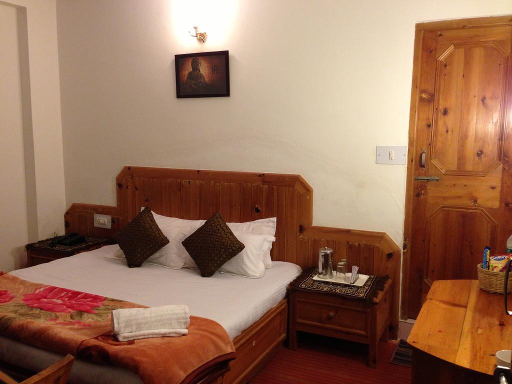 מנאלי Akash Hills Hotel מראה חיצוני תמונה