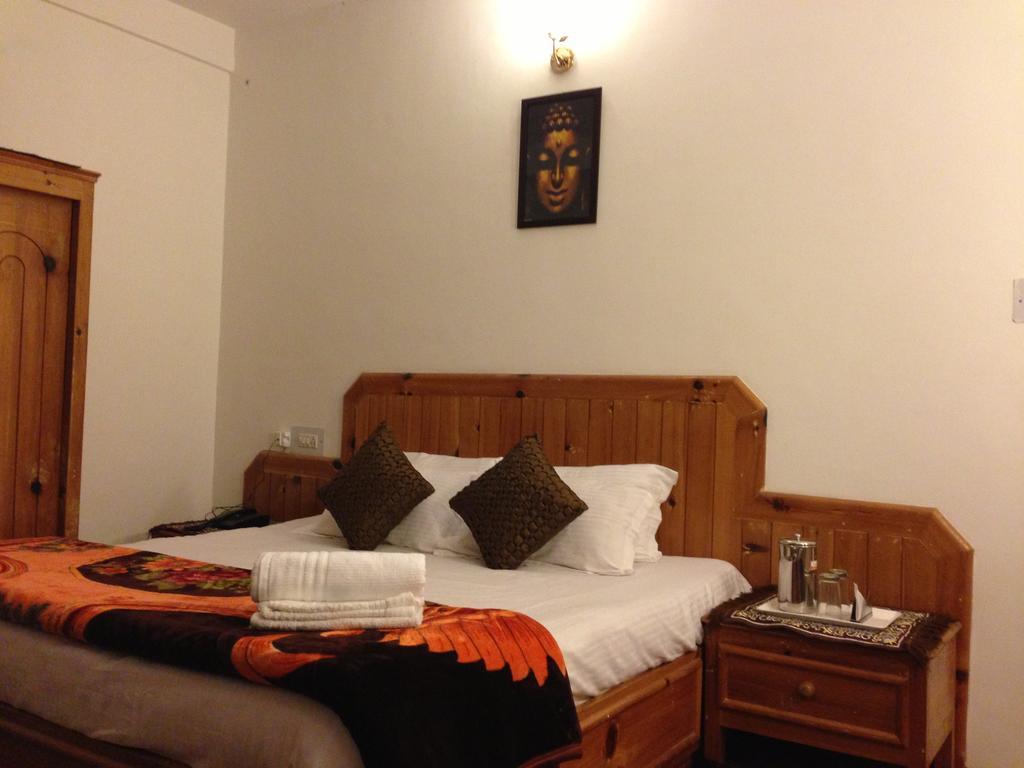 מנאלי Akash Hills Hotel מראה חיצוני תמונה