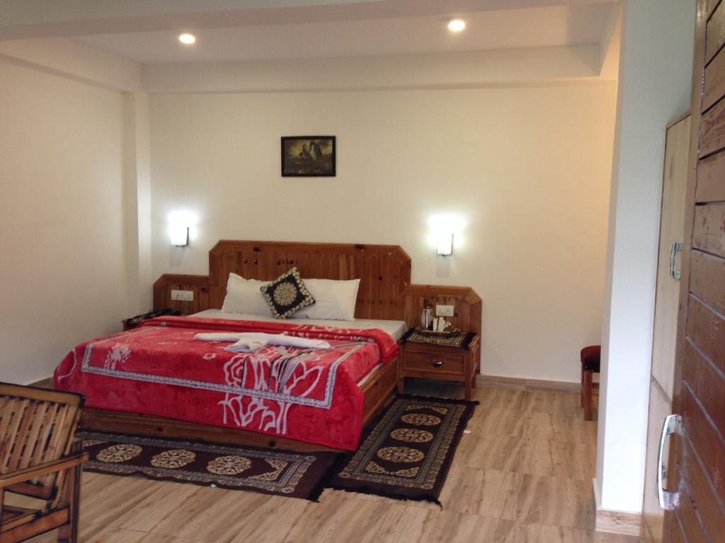 מנאלי Akash Hills Hotel מראה חיצוני תמונה
