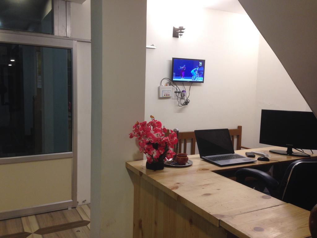 מנאלי Akash Hills Hotel מראה חיצוני תמונה